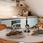 Huswell - Bright Duplex Apartment Close To The Sea
