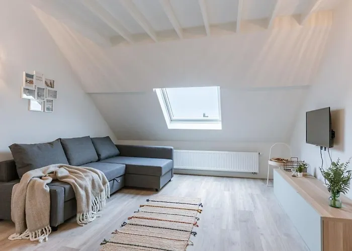 Huswell - Bright Duplex Apartment Close To The Sea